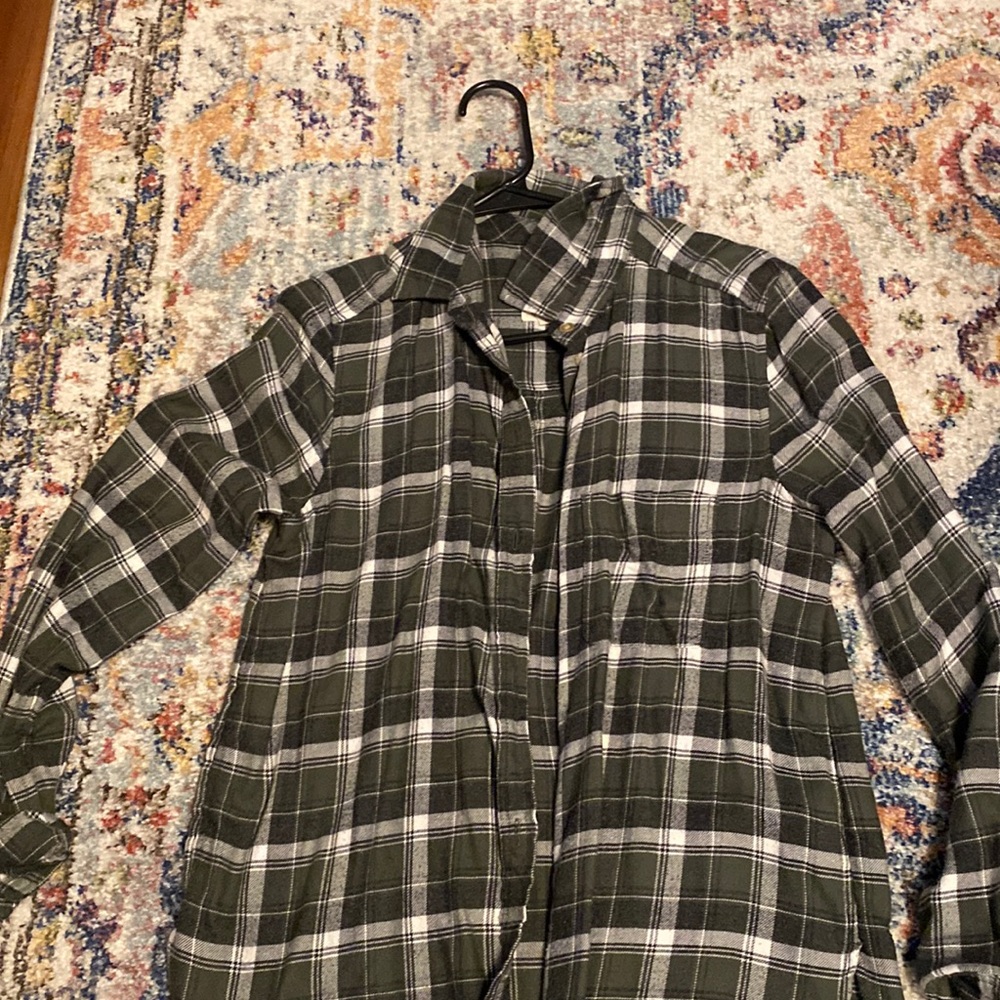 American Eagle Green and Grey Flannel Size Medium- Like New